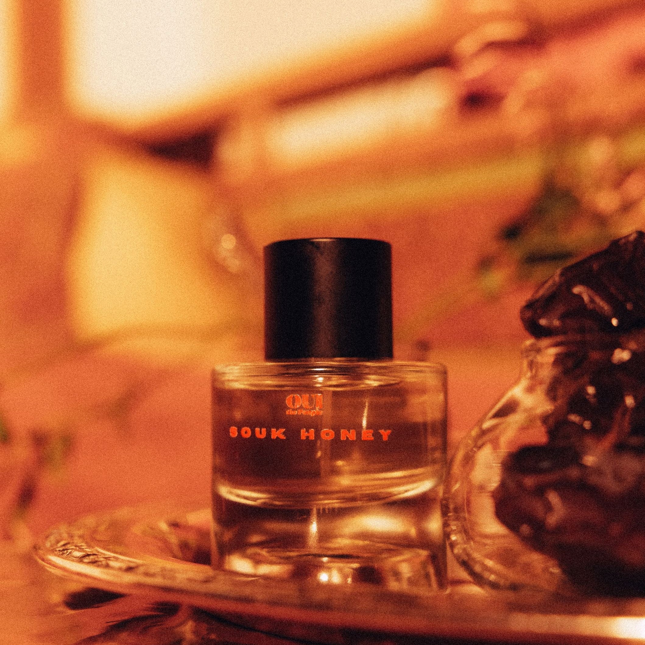 What Does Jasmine Smell Like in Perfume? Floral, Sensual, Iconic